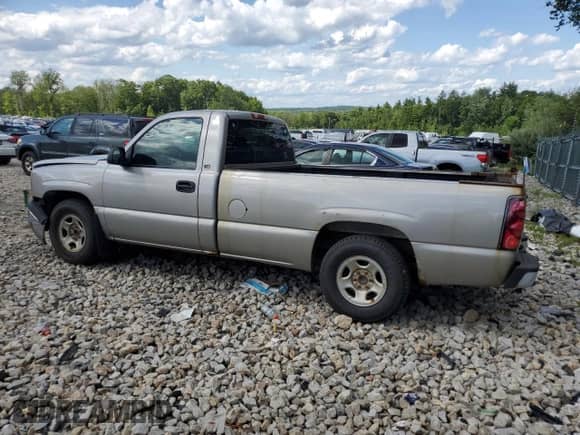 2004 Chevrolet Silverado 1500 Work Truck с VIN 1GCEC14X24Z347681, выставлен на аукционе Copart как лот 62536344 с пробегом 240 786 миль миль и Списание • Salvage title. История ставок и продаж доступна на DreamBid. Изображение 2.