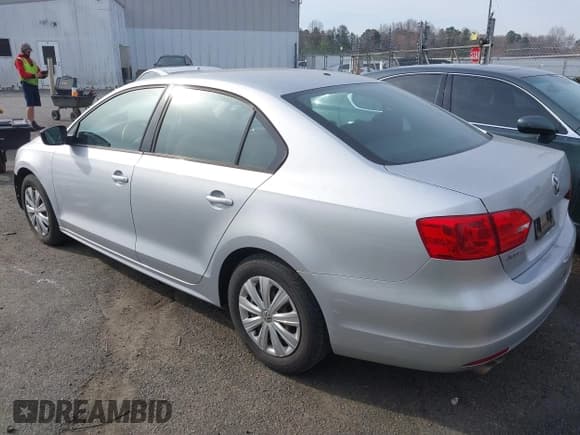 ✅ 2014 Volkswagen Jetta S • VIN: 3VW2K7AJ7EM313535 • Lot: 41786112. Wystawiony na IAAI z przebiegiem 63 694 mil. Bezpłatny archiwum sprzedaży aukcyjnych z USA i szczegółowy raport historii pojazdu na DreamBid. Zdjęcie 3.