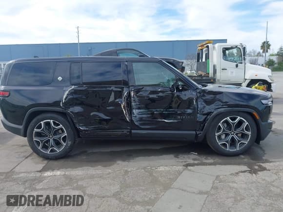 ✅ 2025 Rivian R1S Adventure • VIN: 7PDSGBBA5SN055497 • Лот: 41695600. Опубликован ранее на IAAI с пробегом 5 387 миль. Бесплатный доступ к архиву аукционных продаж из США и подробный отчёт об истории автомобиля на DreamBid. Изображение 14.