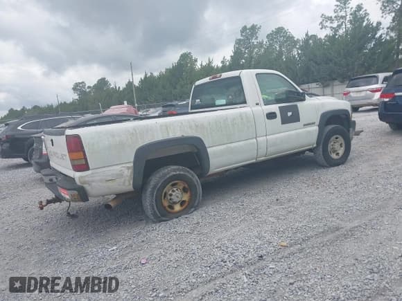 ✅ 2002 Chevrolet Silverado 2500HD • VIN: 1GCHC24U92E140704 • Lot: 43611134. Wystawiony na IAAI z przebiegiem Nie podano. Bezpłatny archiwum sprzedaży aukcyjnych z USA i szczegółowy raport historii pojazdu na DreamBid. Zdjęcie 4.