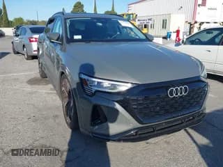 ✅ 2024 Audi Q8 e-tron • VIN: WA15ABGE8RB055999 • Лот: 41759410. Опубликован ранее на IAAI с пробегом 8 972 миль. Бесплатный доступ к архиву аукционных продаж из США и подробный отчёт об истории автомобиля на DreamBid. Изображение 1.