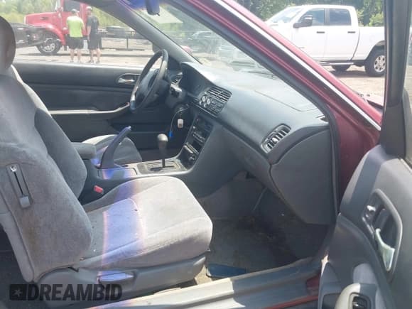 ✅ 1994 Honda Accord LX • VIN: 1HGCD7236RA052632 • Лот: 42909424. Опубликован ранее на IAAI с пробегом 264 920 миль. Бесплатный доступ к архиву аукционных продаж из США и подробный отчёт об истории автомобиля на DreamBid. Изображение 5.