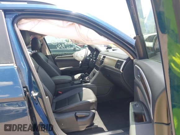 ✅ 2022 Volkswagen Atlas SE • VIN: 1V2WR2CA4NC510131 • Lot: 42733120. Listed on IAAI with 63,225 mi. Free auction sales archive from the USA and detailed vehicle history report at DreamBid. Image 5.