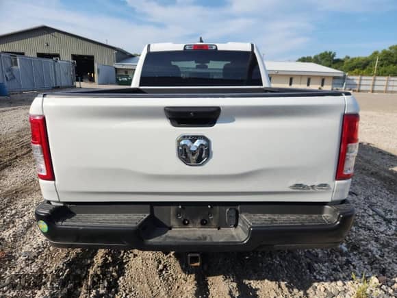 2021 Ram 1500 Tradesman z VIN 1C6SRFCT5MN644696, wystawiony jako Copart lot #80673295 z przebiegiem 81 462 mil mil oraz Szkoda całkowita • Salvage title. Historia ofert i sprzedaży dostępna na DreamBid. Obrazek 6.