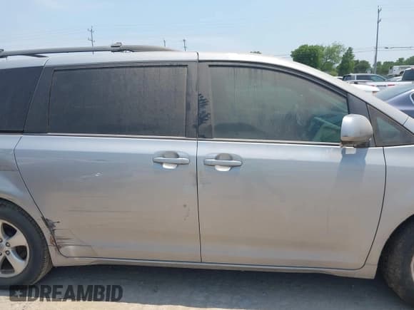 ✅ 2014 Toyota Sienna LE AAS • VIN: 5TDKK3DC6ES442682 • Lot: 42271110. Listed on IAAI with 158,785 mi. Free auction sales archive from the USA and detailed vehicle history report at DreamBid. Image 13.