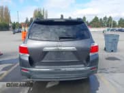 ✅ 2012 Toyota Highlander • VIN: 5TDZK3EH7CS070842 • Lot: 43733173. Wystawiony na IAAI z przebiegiem 149 776 mil. Bezpłatny archiwum sprzedaży aukcyjnych z USA i szczegółowy raport historii pojazdu na DreamBid. Zdjęcie 17.