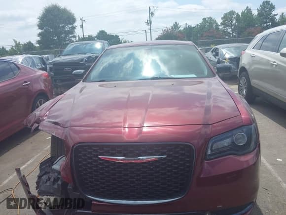 ✅ 2018 Chrysler 300 Touring L • VIN: 2C3CCAAGXJH275057 • Лот: 42945101. Опубликован ранее на IAAI с пробегом Не указан. Бесплатный доступ к архиву аукционных продаж из США и подробный отчёт об истории автомобиля на DreamBid. Изображение 12.