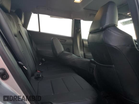 ✅ 2024 Toyota Corolla Cross LE • VIN: 7MUBAAAG4RV094200 • Lot: 92809965. Listed on Copart with 20,150 mi. Free auction sales archive from the USA and detailed vehicle history report at DreamBid. Image 10.