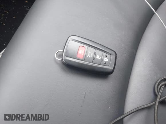 ✅ 2022 Toyota Prius LE • VIN: JTDKAMFPXN3198643 • Lot: 42163069. Wystawiony na IAAI z przebiegiem 17 372 mil. Bezpłatny archiwum sprzedaży aukcyjnych z USA i szczegółowy raport historii pojazdu na DreamBid. Zdjęcie 11.