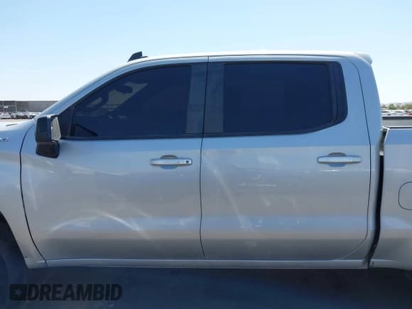 ✅ 2019 Chevrolet Silverado 1500 RST • VIN: 1GCUYEED6KZ148803 • Lot: 42625691. Wystawiony na IAAI z przebiegiem 56 995 mil. Bezpłatny archiwum sprzedaży aukcyjnych z USA i szczegółowy raport historii pojazdu na DreamBid. Zdjęcie 13.