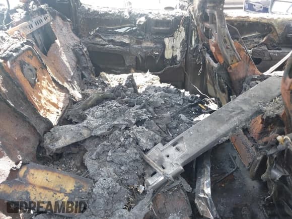 ✅ 2015 Chevrolet Silverado 2500HD Work Truck • VIN: 1GC1KUEG0FF129924 • Lot: 42050402. Listed on IAAI with 162,472 mi. Free auction sales archive from the USA and detailed vehicle history report at DreamBid. Image 8.