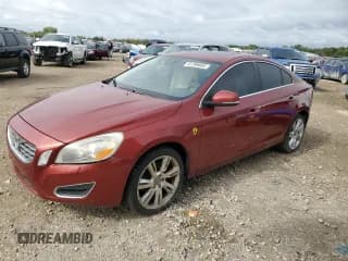 ✅ 2013 Volvo S60 T5 • VIN: YV1612FH3D2199436 • Лот: 81799605. Опубликован ранее на Copart с пробегом 181 377 миль. Бесплатный доступ к архиву аукционных продаж из США и подробный отчёт об истории автомобиля на DreamBid. Изображение 1.