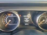 ✅ 2021 Jeep Wrangler Unlimited Sahara High Altitude • VIN: 1C4HJXEN5MW748985 • Lot: 94197935. Wystawiony na Copart z przebiegiem 46 672 mil. Bezpłatny archiwum sprzedaży aukcyjnych z USA i szczegółowy raport historii pojazdu na DreamBid. Zdjęcie 9.