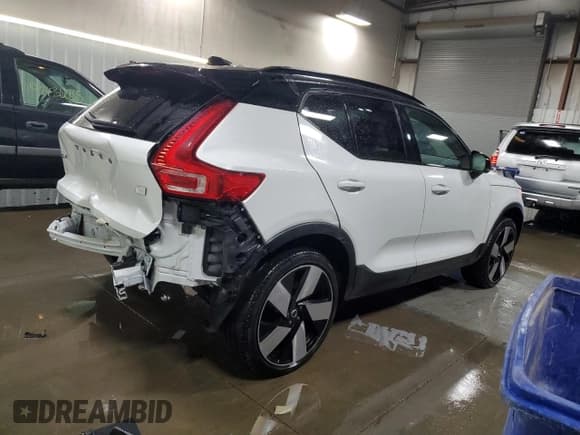 ✅ 2023 Volvo XC40 Ultimate • VIN: YV4ED3UM0P2049493 • Lot: 92329275. Wystawiony na Copart z przebiegiem 19 730 mil. Bezpłatny archiwum sprzedaży aukcyjnych z USA i szczegółowy raport historii pojazdu na DreamBid. Zdjęcie 3.