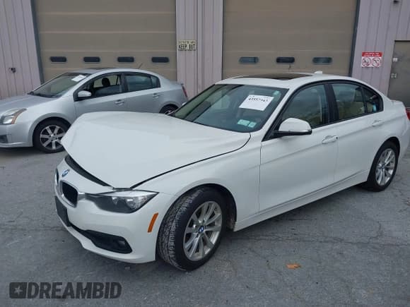 ✅ 2017 BMW 3 Series 320i xDrive • VIN: WBA8E5G38HNU44076 • Лот: 43557943. Опубликован ранее на IAAI с пробегом 140 100 миль. Бесплатный доступ к архиву аукционных продаж из США и подробный отчёт об истории автомобиля на DreamBid. Изображение 2.
