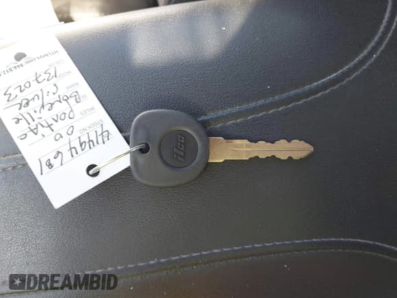 ✅ 2000 Pontiac Bonneville SE • VIN: 1G2HX54K4Y4137023 • Lot: 41494681. Wystawiony na IAAI z przebiegiem 404 712 mil. Bezpłatny archiwum sprzedaży aukcyjnych z USA i szczegółowy raport historii pojazdu na DreamBid. Zdjęcie 11.