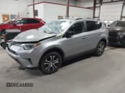 ✅ 2017 Toyota RAV4 LE • VIN: 2T3BFREV4HW603072 • Lot: 43761913. Wystawiony na IAAI z przebiegiem 54 891 mil. Bezpłatny archiwum sprzedaży aukcyjnych z USA i szczegółowy raport historii pojazdu na DreamBid. Zdjęcie 2.