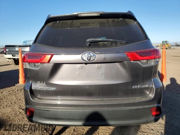 ✅ 2017 Toyota Highlander XLE • VIN: 5TDJZRFH7HS441483 • Lot: 90866745. Wystawiony na Copart z przebiegiem 86 728 mil. Bezpłatny archiwum sprzedaży aukcyjnych z USA i szczegółowy raport historii pojazdu na DreamBid. Zdjęcie 6.
