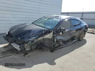 2024 Toyota Camry SE z VIN 4T1T11AK4RU202017, wystawiony jako Copart lot #80452135 z przebiegiem 62 653 mil mil oraz Czysty tytuł • Clean title. Historia ofert i sprzedaży dostępna na DreamBid. Obrazek 1.