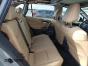 ✅ 2023 Toyota RAV4 Hybrid XLE Premium • VIN: 4T3B6RFV0PU134771 • Lot: 92258565. Wystawiony na Copart z przebiegiem 11 322 mil. Bezpłatny archiwum sprzedaży aukcyjnych z USA i szczegółowy raport historii pojazdu na DreamBid. Zdjęcie 11.