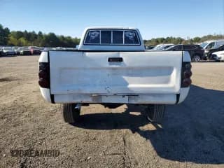 ✅ 1992 Toyota Pickup • VIN: JT4RN02P0N7002896 • Lot: 84232485. Wystawiony na Copart z przebiegiem 199 183 mil. Bezpłatny archiwum sprzedaży aukcyjnych z USA i szczegółowy raport historii pojazdu na DreamBid. Zdjęcie 6.