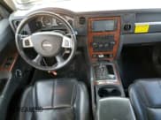 ✅ 2008 Jeep Commander Limited • VIN: 1J8HG58N78C151092 • Лот: 89464985. Опубликован ранее на Copart с пробегом 185 308 миль. Бесплатный доступ к архиву аукционных продаж из США и подробный отчёт об истории автомобиля на DreamBid. Изображение 7.