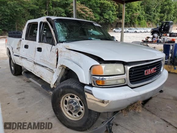✅ 2002 GMC Sierra 1500HD SLE • VIN: 1GTGC13U12F137815 • Lot: 60113925. Wystawiony na Copart z przebiegiem Nie podano. Bezpłatny archiwum sprzedaży aukcyjnych z USA i szczegółowy raport historii pojazdu na DreamBid. Zdjęcie 4.
