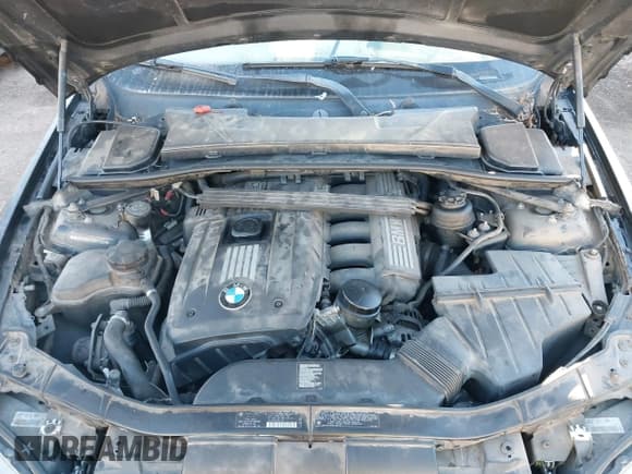 ✅ 2011 BMW 3 Series 328i xDrive • VIN: WBAPK5G57BNN31559 • Lot: 43800475. Wystawiony na IAAI z przebiegiem 121 384 mil. Bezpłatny archiwum sprzedaży aukcyjnych z USA i szczegółowy raport historii pojazdu na DreamBid. Zdjęcie 10.