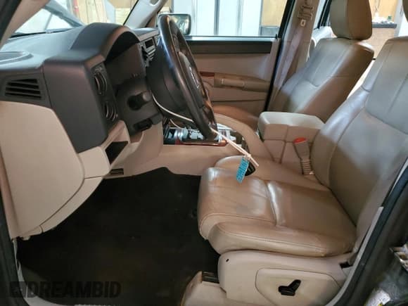 ✅ 2007 Jeep Commander Limited • VIN: 1J8HG58P17C595794 • Лот: 90123925. Опубликован ранее на Copart с пробегом 246 760 миль. Бесплатный доступ к архиву аукционных продаж из США и подробный отчёт об истории автомобиля на DreamBid. Изображение 7.