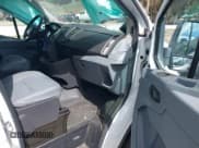 ✅ 2018 Ford Transit XL • VIN: 1FMZK1YM0JKA80139 • Lot: 41786995. Wystawiony na IAAI z przebiegiem 86 789 mil. Bezpłatny archiwum sprzedaży aukcyjnych z USA i szczegółowy raport historii pojazdu na DreamBid. Zdjęcie 5.