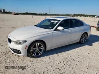 ✅ 2018 BMW 3 Series 330i xDrive • VIN: WBA8D9G58JNU67682 • Лот: 91027525. Опубликован ранее на Copart с пробегом 179 844 миль. Бесплатный доступ к архиву аукционных продаж из США и подробный отчёт об истории автомобиля на DreamBid. Изображение 1.
