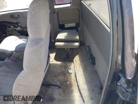 ✅ 2000 Chevrolet S-10 LS • VIN: 1GCCS19W2Y8244735 • Лот: 42054192. Опубликован ранее на IAAI с пробегом 200 439 миль. Бесплатный доступ к архиву аукционных продаж из США и подробный отчёт об истории автомобиля на DreamBid. Изображение 8.