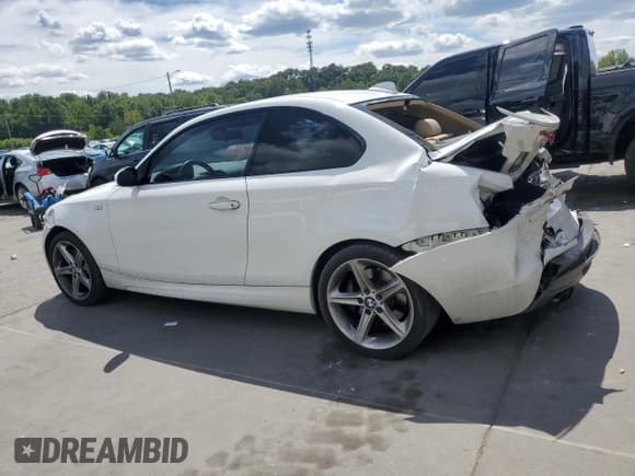 ✅ 2009 BMW 1 Series 135i • VIN: WBAUC73599VK94939 • Лот: 70088065. Опубликован ранее на Copart с пробегом 82 527 миль. Бесплатный доступ к архиву аукционных продаж из США и подробный отчёт об истории автомобиля на DreamBid. Изображение 2.