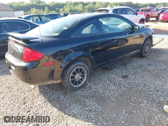 ✅ 2007 Pontiac G5 • VIN: 1G2AL15F977409232 • Lot: 42624064. Wystawiony na IAAI z przebiegiem 198 378 mil. Bezpłatny archiwum sprzedaży aukcyjnych z USA i szczegółowy raport historii pojazdu na DreamBid. Zdjęcie 4.