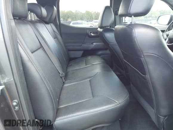 ✅ 2019 Toyota Tacoma SR5 • VIN: 3TMCZ5AN2KM200775 • Lot: 43194175. Wystawiony na IAAI z przebiegiem 97 563 mil. Bezpłatny archiwum sprzedaży aukcyjnych z USA i szczegółowy raport historii pojazdu na DreamBid. Zdjęcie 8.