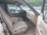 ✅ 1998 Ford Explorer XL • VIN: 1FMZU34E5WZA20652 • Lot: 42363619. Wystawiony na IAAI z przebiegiem 383 213 mil. Bezpłatny archiwum sprzedaży aukcyjnych z USA i szczegółowy raport historii pojazdu na DreamBid. Zdjęcie 5.