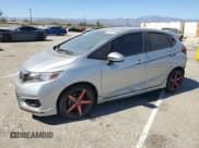 ✅ 2019 Honda Fit Sport • VIN: 3HGGK5H69KM727556 • Лот: 71736135. Опубликован ранее на Copart с пробегом 102 773 миль. Бесплатный доступ к архиву аукционных продаж из США и подробный отчёт об истории автомобиля на DreamBid. Изображение 1.