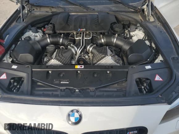 ✅ 2014 BMW M5 • VIN: WBSFV9C59ED593244 • Lot: 86485725. Wystawiony na Copart z przebiegiem 110 934 mil. Bezpłatny archiwum sprzedaży aukcyjnych z USA i szczegółowy raport historii pojazdu na DreamBid. Zdjęcie 12.