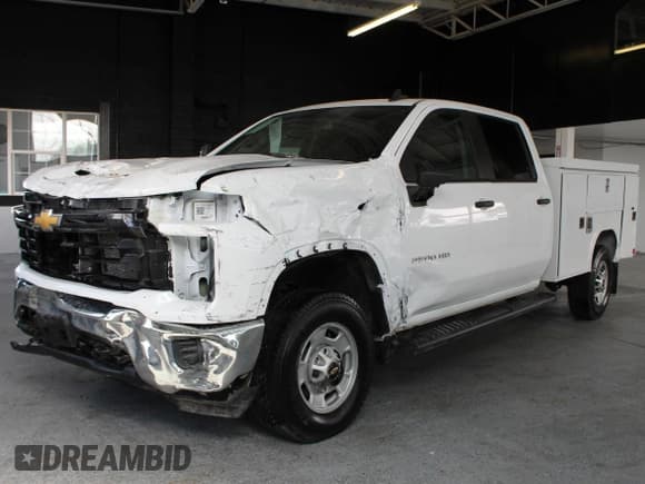 ✅ 2024 Chevrolet Silverado 2500HD Work Truck • VIN: 1GB1YLE7XRF337228 • Лот: 61039045. Опубликован ранее на Copart с пробегом 8 263 миль. Бесплатный доступ к архиву аукционных продаж из США и подробный отчёт об истории автомобиля на DreamBid. Изображение 2.