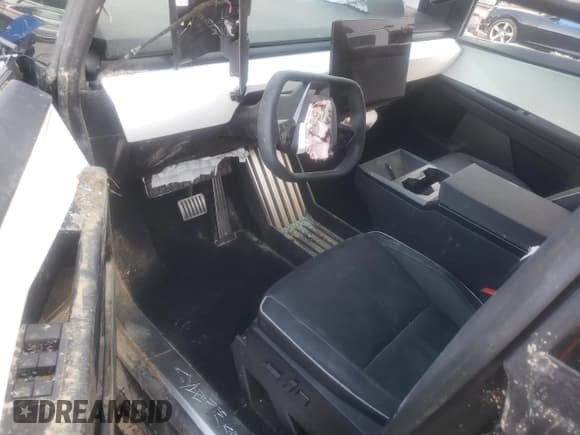 ✅ 2024 Tesla Cybertruck • VIN: 7G2CEHED0RA013090 • Лот: 61693744. Опубликован ранее на Copart с пробегом Не указан. Бесплатный доступ к архиву аукционных продаж из США и подробный отчёт об истории автомобиля на DreamBid. Изображение 8.