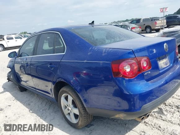 ✅ 2009 Volkswagen Jetta SE • VIN: 3VWRZ71K99M159242 • Lot: 42200917. Listed on IAAI with 226,285 mi. Free auction sales archive from the USA and detailed vehicle history report at DreamBid. Image 15.