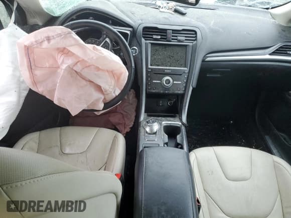 ✅ 2018 Ford Fusion Titanium • VIN: 3FA6P0D90JR247220 • Лот: 80492255. Опубликован ранее на Copart с пробегом Не указан. Бесплатный доступ к архиву аукционных продаж из США и подробный отчёт об истории автомобиля на DreamBid. Изображение 8.