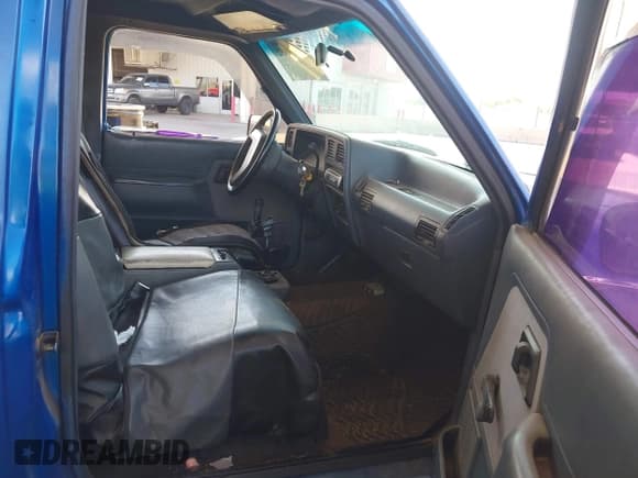 ✅ 1992 Ford Ranger • VIN: 1FTCR14U8NPA37382 • Лот: 43139952. Опубликован ранее на IAAI с пробегом 98 717 миль. Бесплатный доступ к архиву аукционных продаж из США и подробный отчёт об истории автомобиля на DreamBid. Изображение 5.