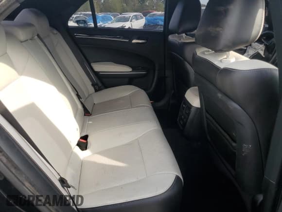 ✅ 2021 Chrysler 300 S • VIN: 2C3CCABT5MH558305 • Lot: 81554655. Listed on Copart with 52,114 mi. Free auction sales archive from the USA and detailed vehicle history report at DreamBid. Image 10.