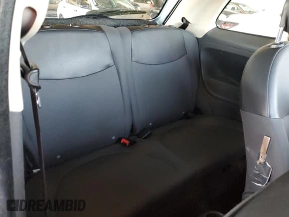 ✅ 2015 FIAT 500 Pop • VIN: 3C3CFFAR2FT667566 • Lot: 82203515. Wystawiony na Copart z przebiegiem 93 408 mil. Bezpłatny archiwum sprzedaży aukcyjnych z USA i szczegółowy raport historii pojazdu na DreamBid. Zdjęcie 10.