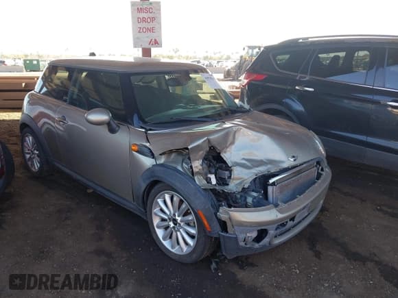 ✅ 2010 MINI Hardtop • VIN: WMWMF3C52ATZ26549 • Lot: 43870884. Wystawiony na IAAI z przebiegiem Nie podano. Bezpłatny archiwum sprzedaży aukcyjnych z USA i szczegółowy raport historii pojazdu na DreamBid. Zdjęcie 1.