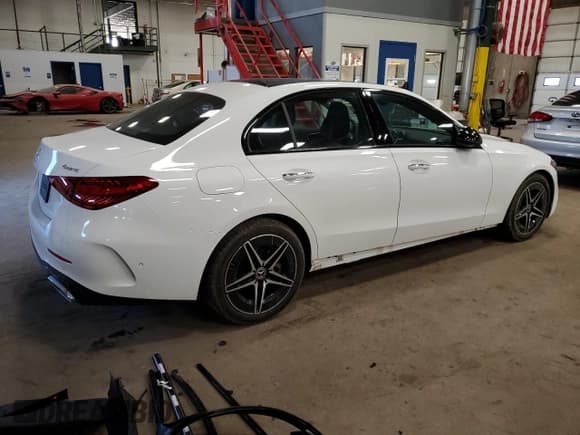 ✅ 2023 Mercedes-Benz C 300 • VIN: W1KAF4HB3PR136909 • Lot: 49948144. Wystawiony na Copart z przebiegiem 5 003 mil. Bezpłatny archiwum sprzedaży aukcyjnych z USA i szczegółowy raport historii pojazdu na DreamBid. Zdjęcie 3.