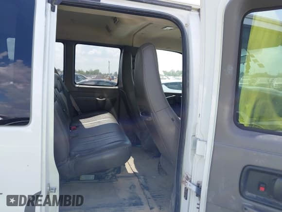 ✅ 2019 Chevrolet Express Passenger LS • VIN: 1GAZGNFPXK1367952 • Lot: 43230880. Listed on IAAI with 34,146 mi. Free auction sales archive from the USA and detailed vehicle history report at DreamBid. Image 8.