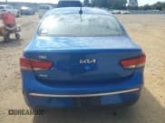 ✅ 2022 Kia Rio S • VIN: 3KPA24AD2NE431199 • Lot: 85339035. Wystawiony na Copart z przebiegiem 61 158 mil. Bezpłatny archiwum sprzedaży aukcyjnych z USA i szczegółowy raport historii pojazdu na DreamBid. Zdjęcie 6.
