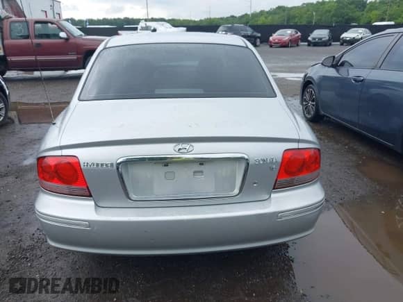 2005 Hyundai Sonata GL с VIN KMHWF25H55A173819, выставлен на аукционе IAAI как лот 42602759 с пробегом 237 962 миль миль и . История ставок и продаж доступна на DreamBid. Изображение 16.